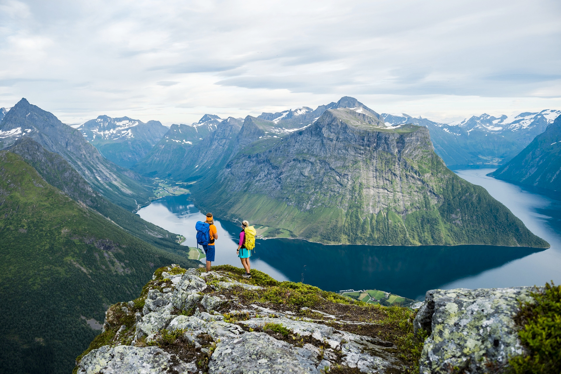 From Oslo: Jotunheimen "Besseggen + Quiet Valley" 3-Day Crowdsmart Trek